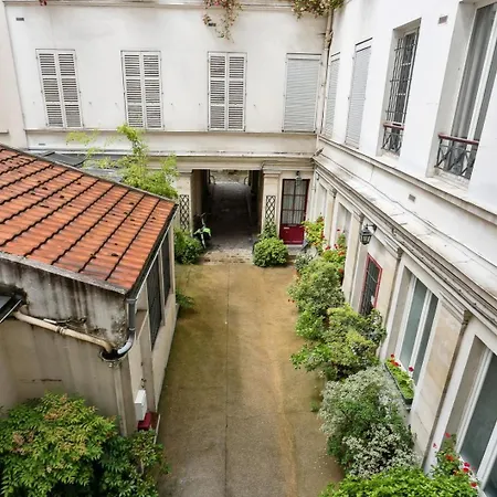 Elegant Rue De Trevise *